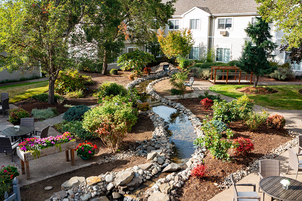 The Oaks at Lebanon Outdoor Patio and Garden